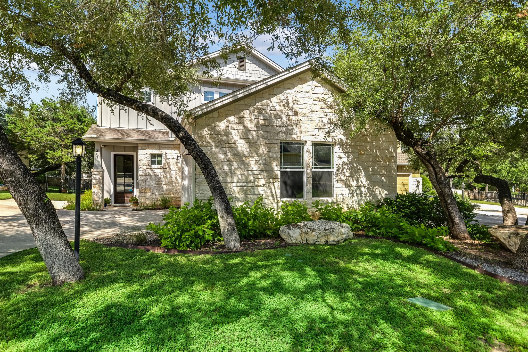 207 Fairlake Cir — photo