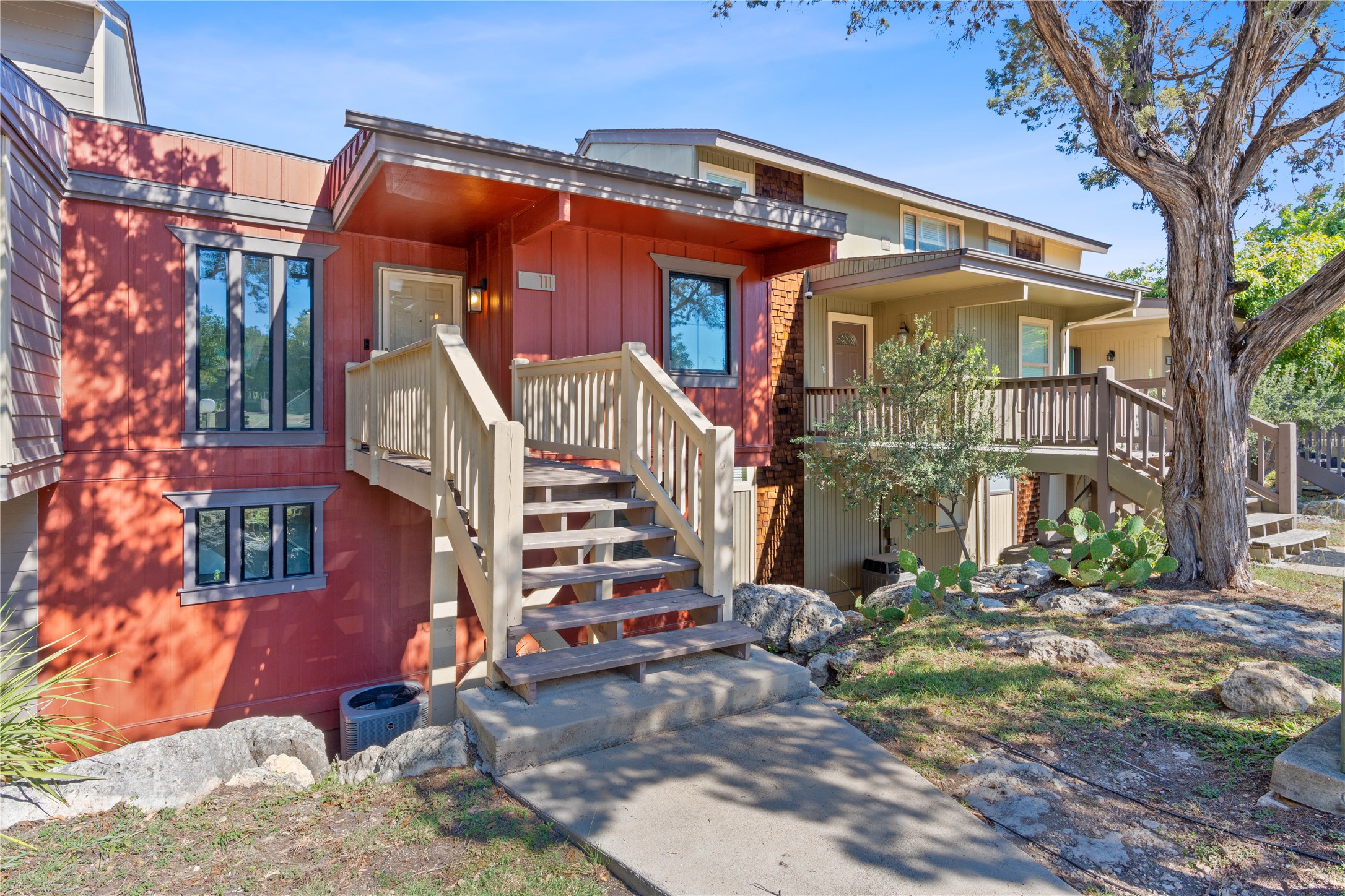 111 Comanche Pt — photo