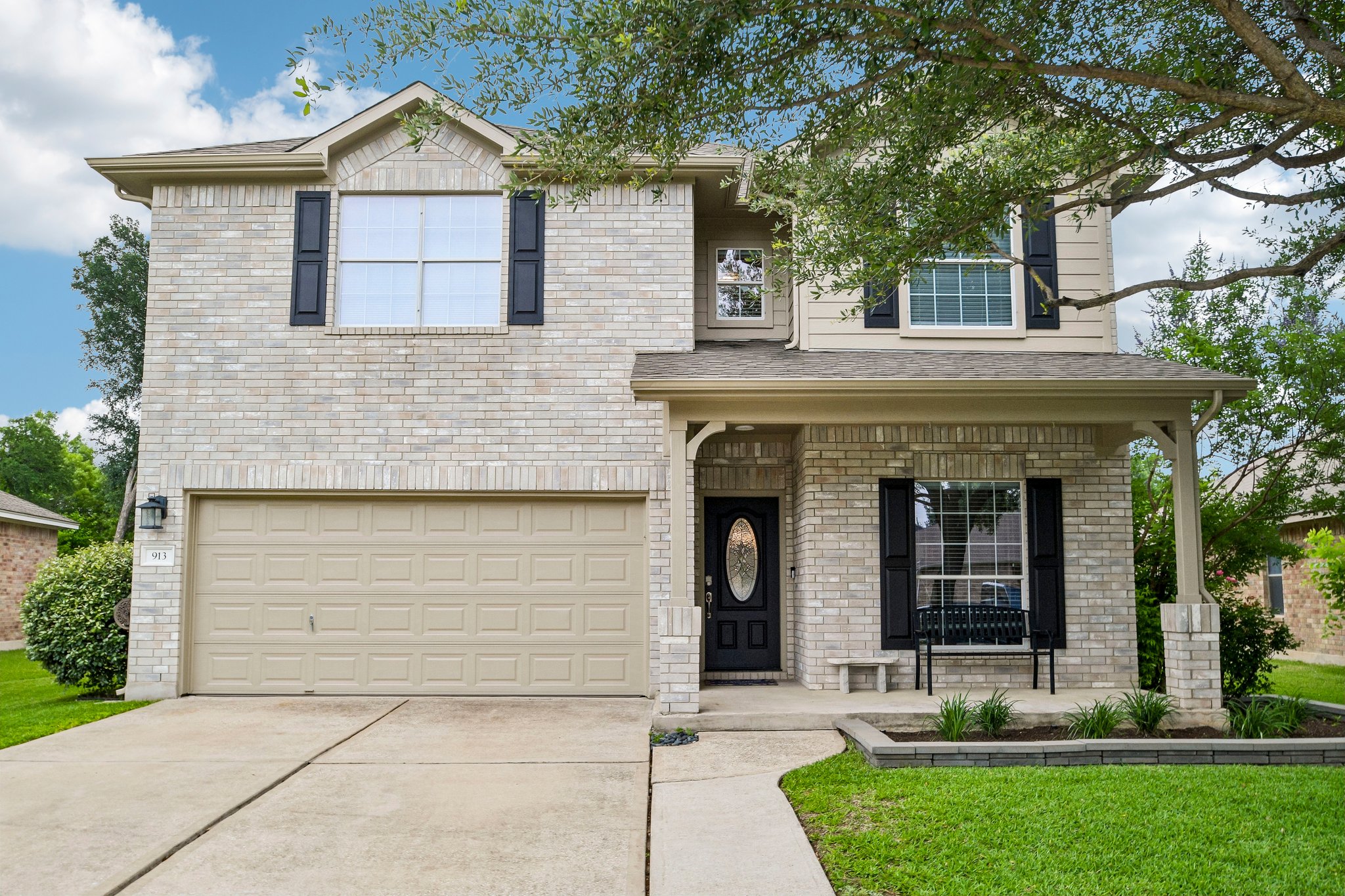 913 Hyde Park Dr — photo
