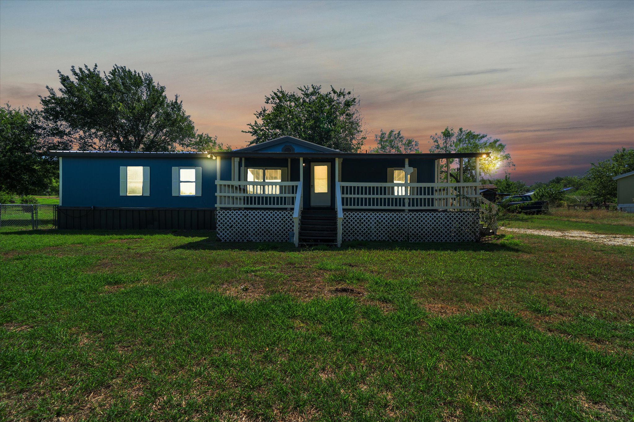345 FM 671 — photo