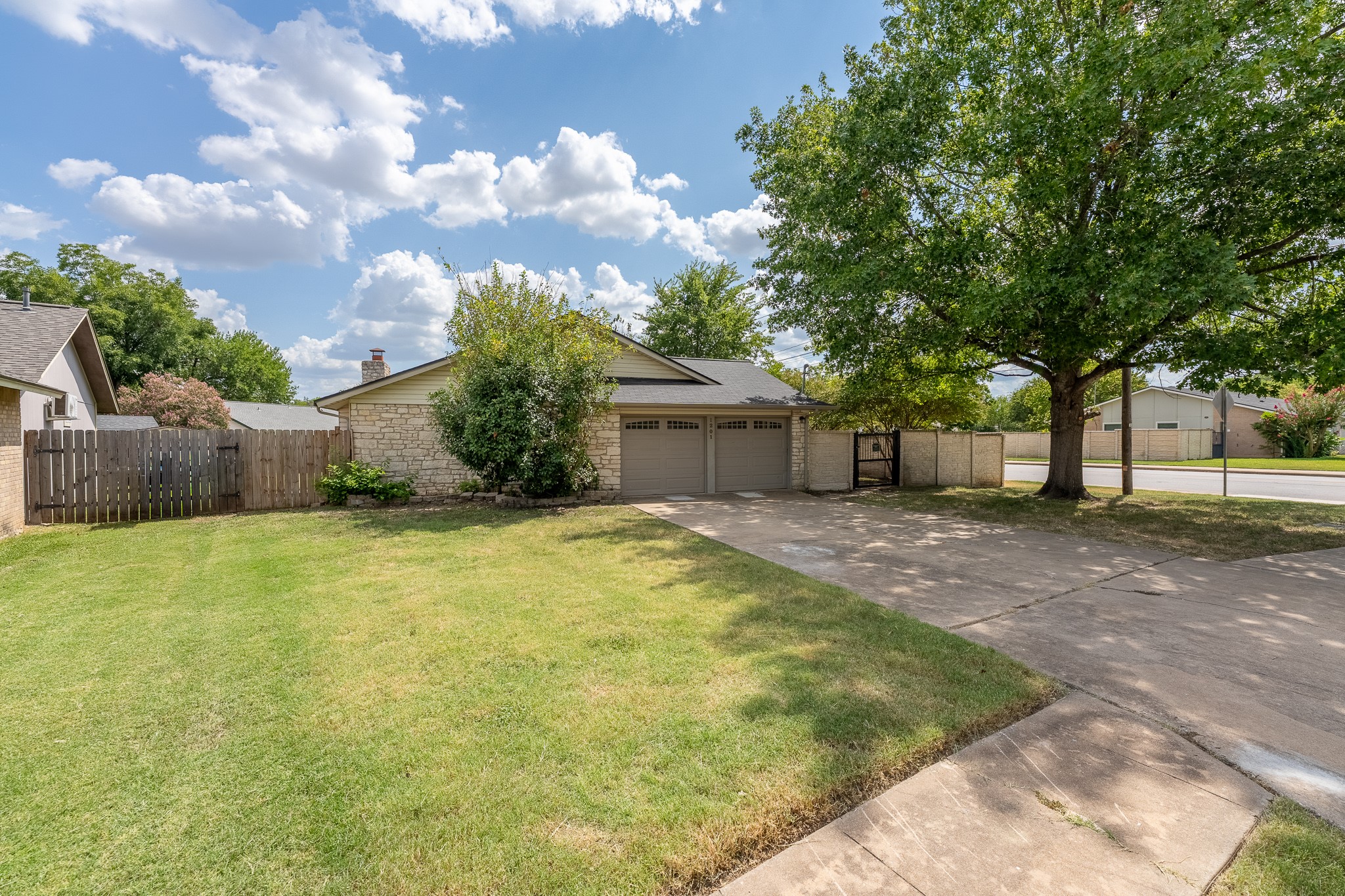 1201 Wayne Dr — photo