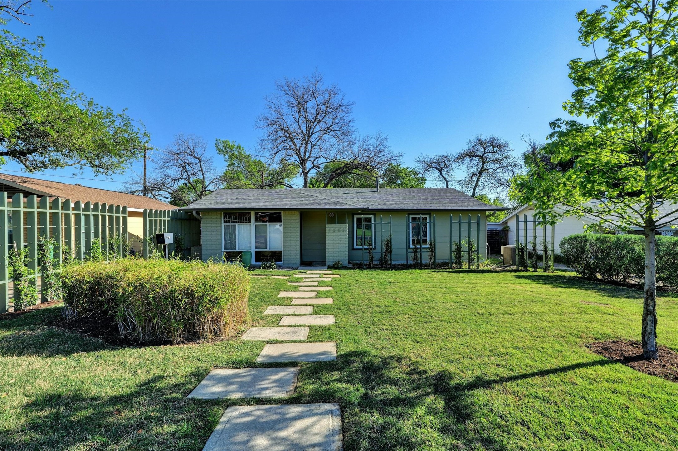 1302 Berkshire Dr — photo