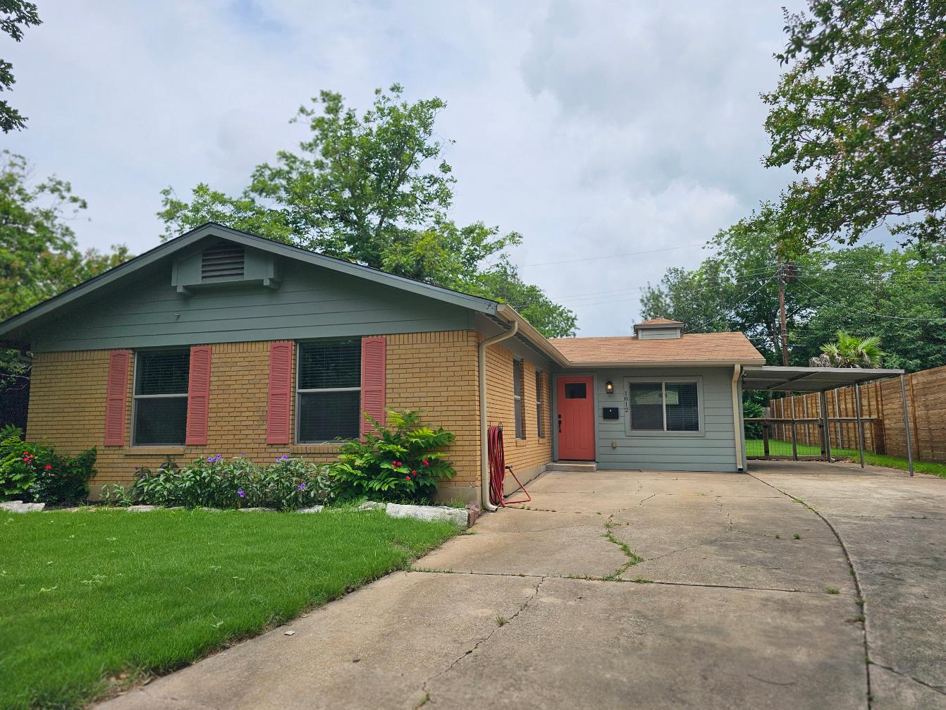 1812 Forestglade Dr — photo