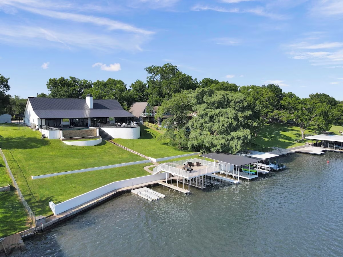 3120 River Oaks Dr — photo