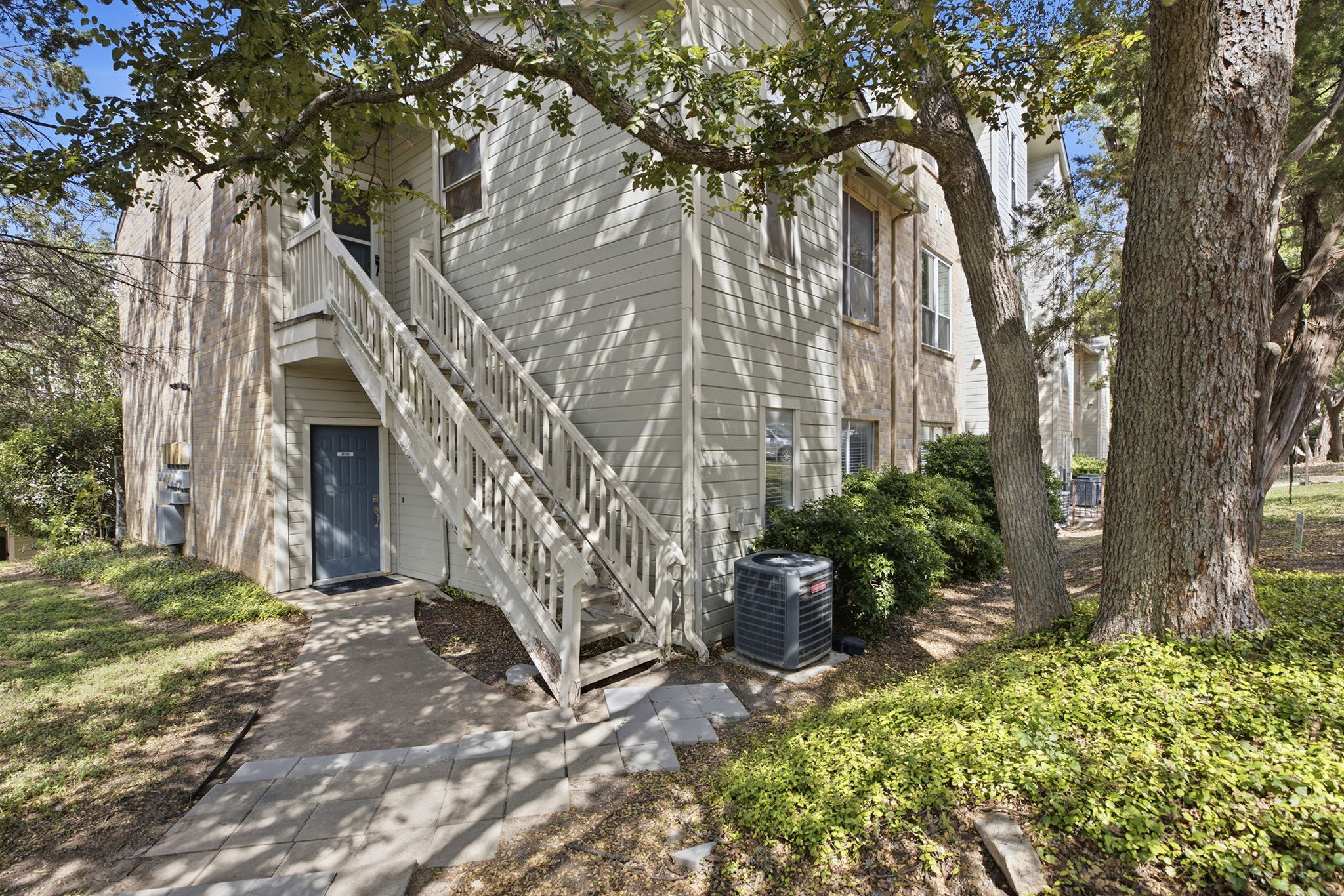 2450 Wickersham Ln Unit 1001 — photo
