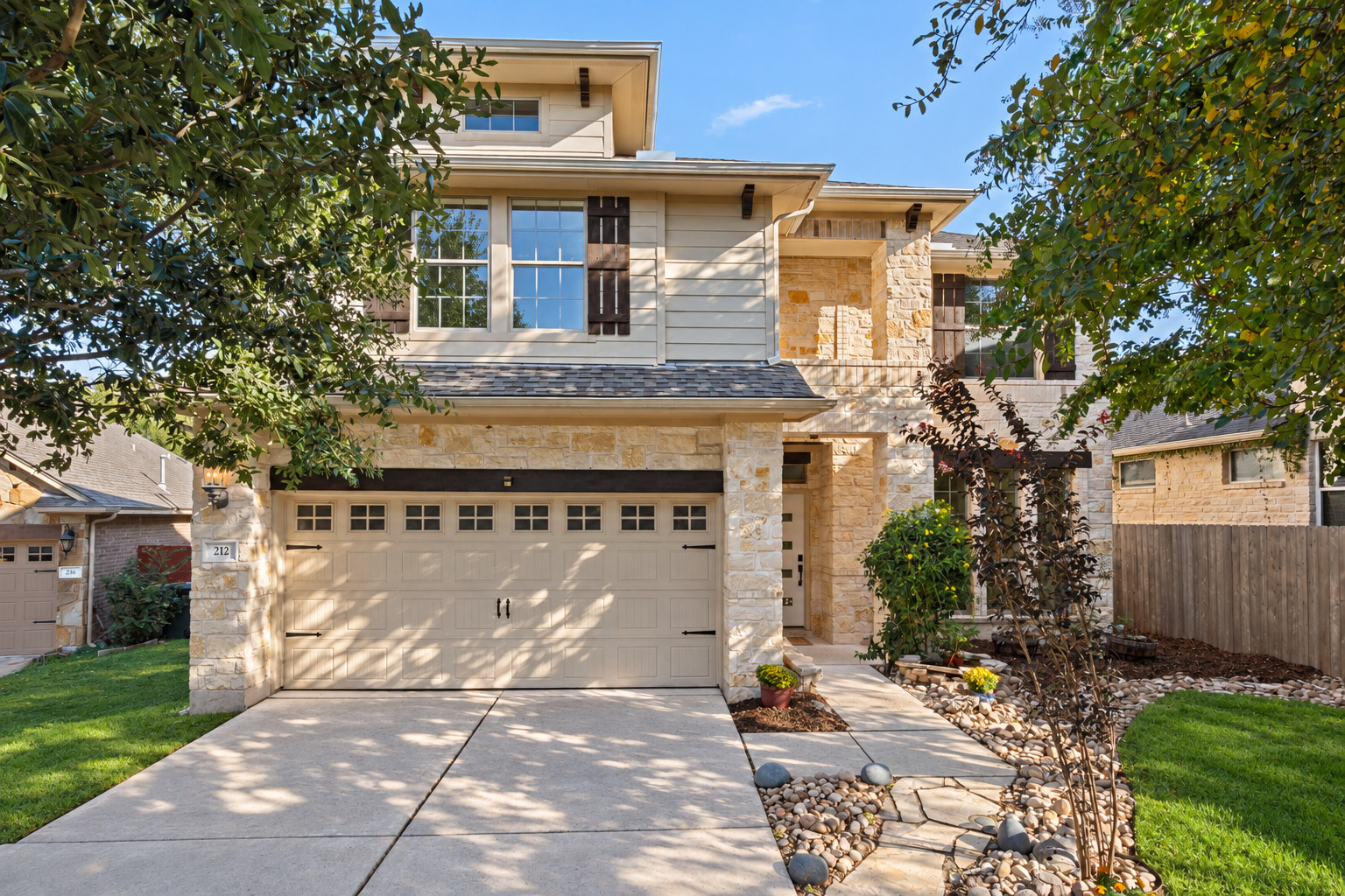 212 Great Circle CV — photo