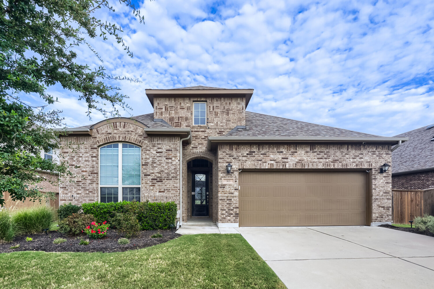 313 Pendent Dr — photo