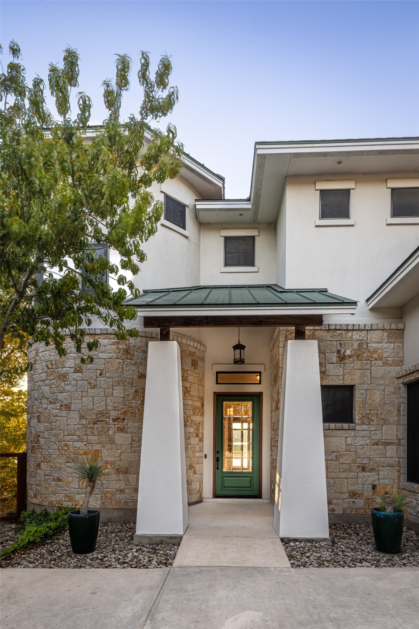 Home in Volente, TX 78641 — photo 2