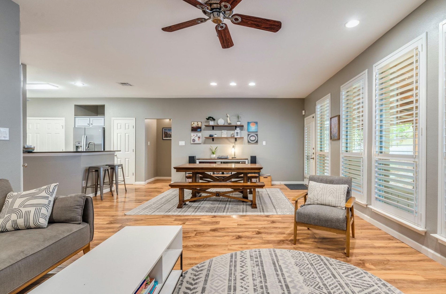 809 Hilltop Dr — photo