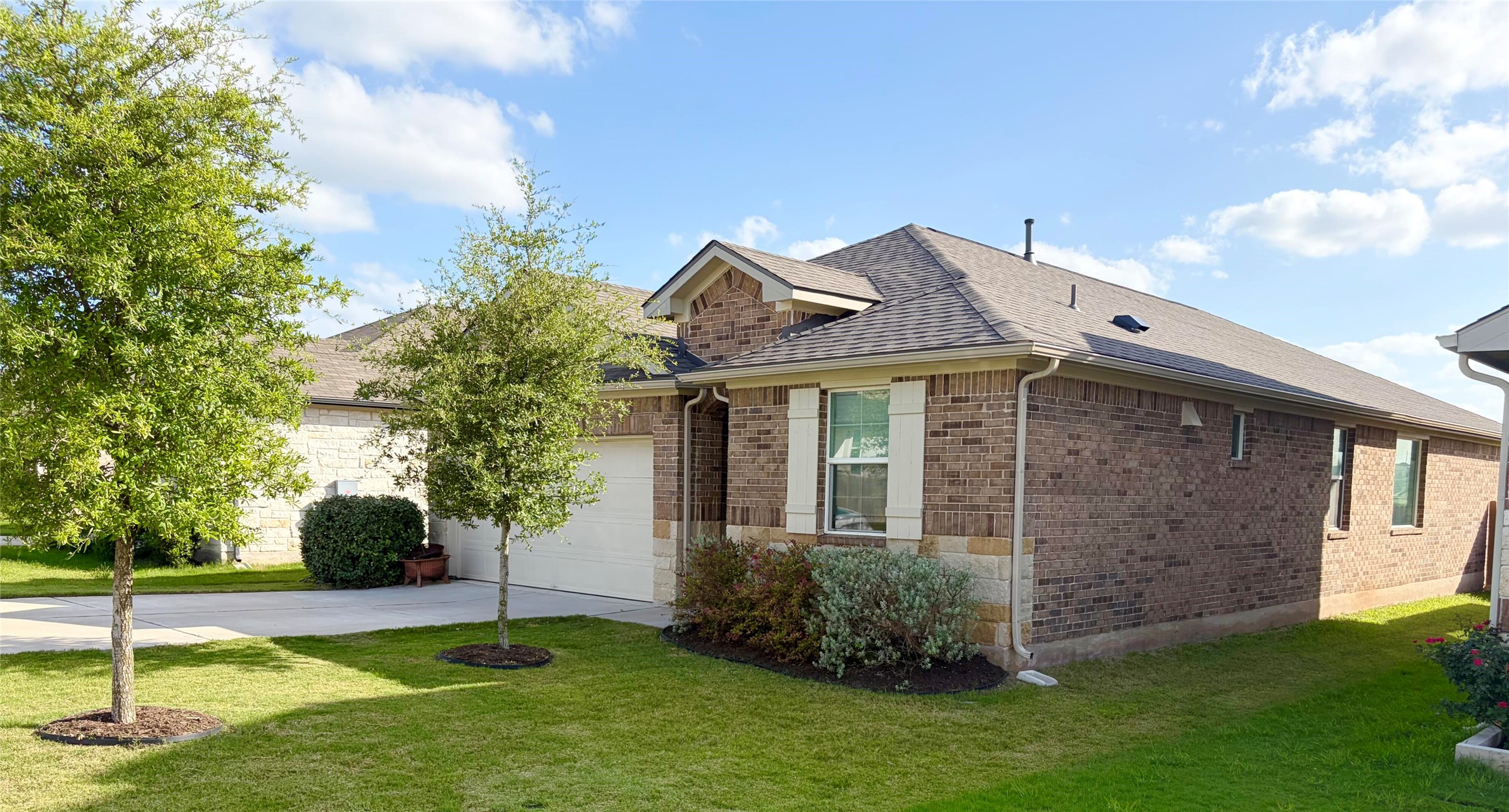 813 Cade CV — photo