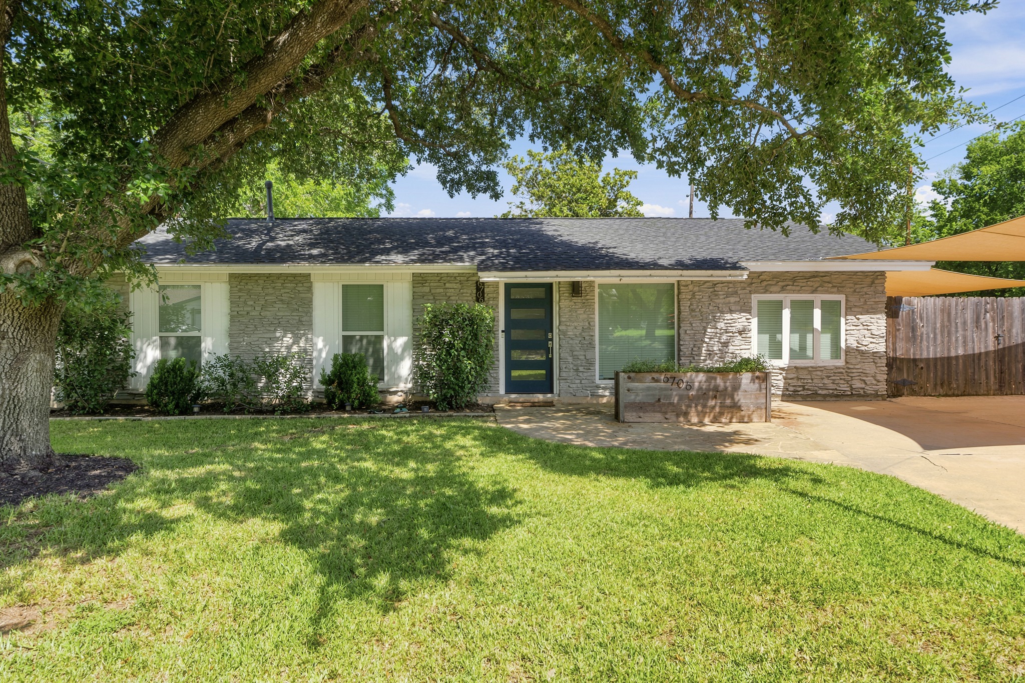 6706 Isabelle Dr — photo