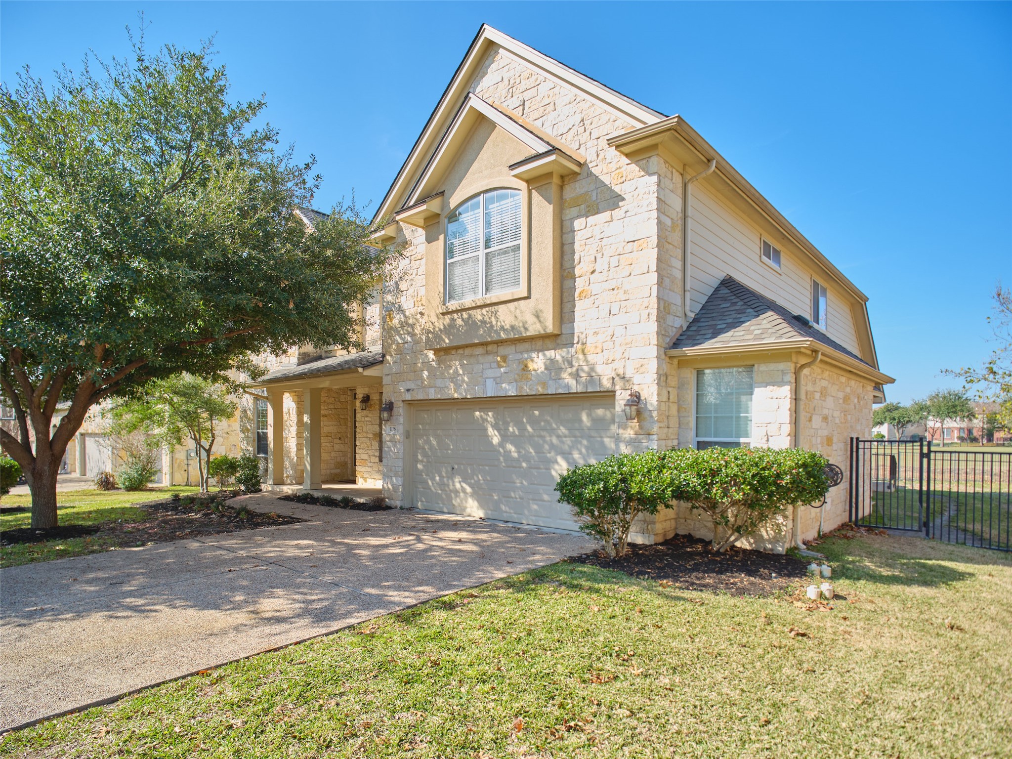 1116 Hillridge Dr — photo