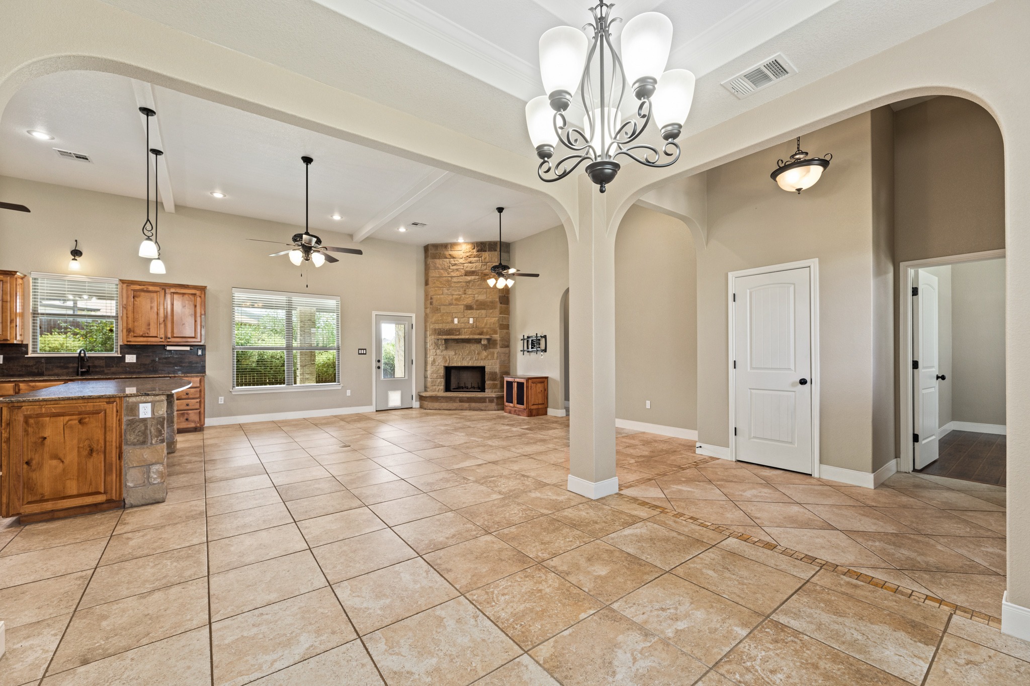 608 Jake Drive, Jarrell, TX 76537 — photo 2