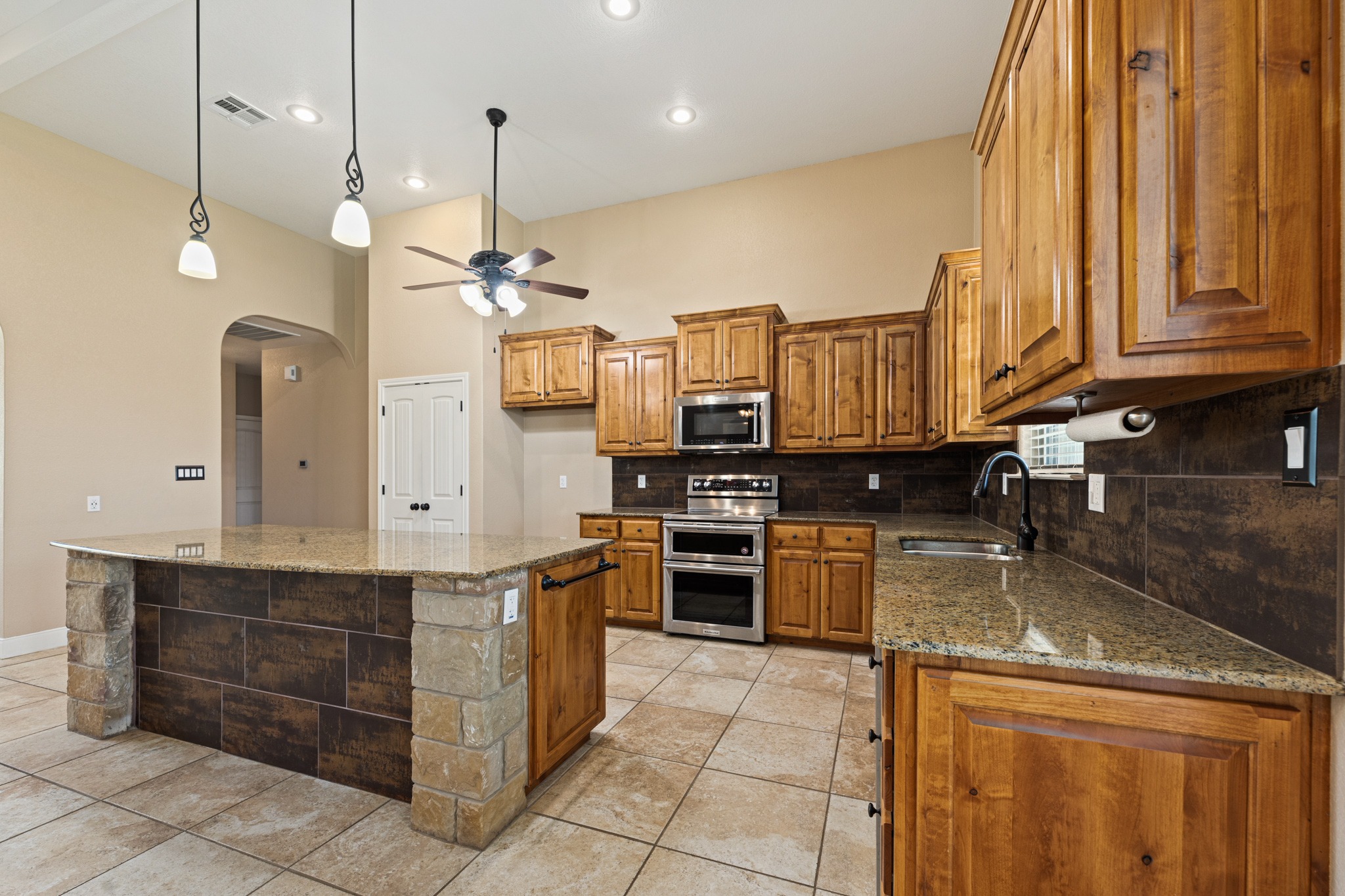608 Jake Drive, Jarrell, TX 76537 — photo 3