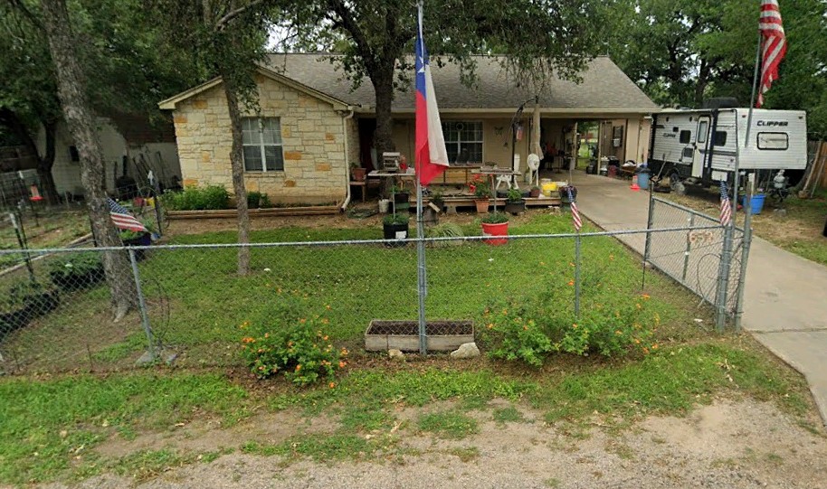 652 Pecan Ln — photo