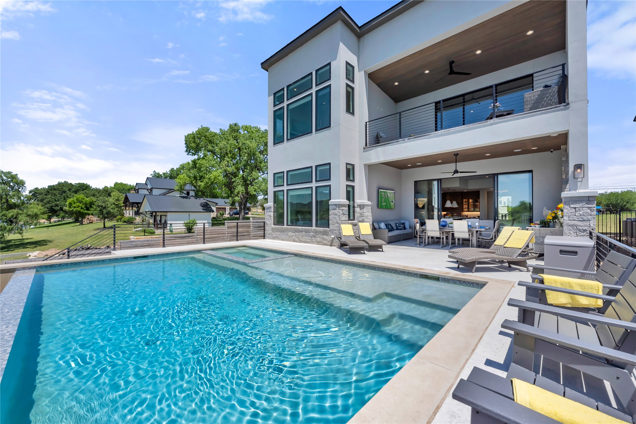 3208 River Oaks Dr — photo