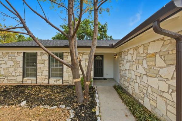 300 Twin Oak Trl — photo