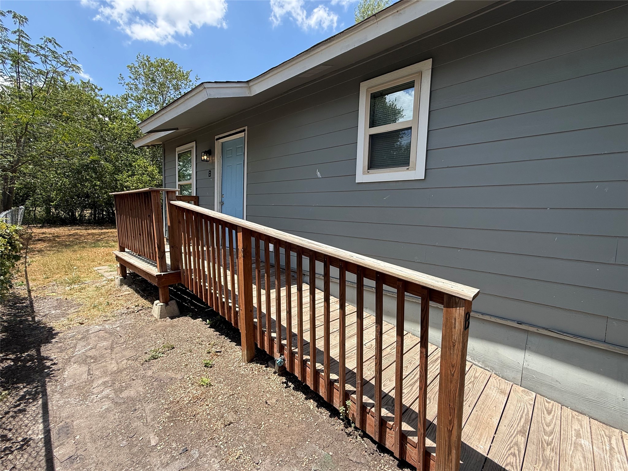 1009 Alex St B — photo