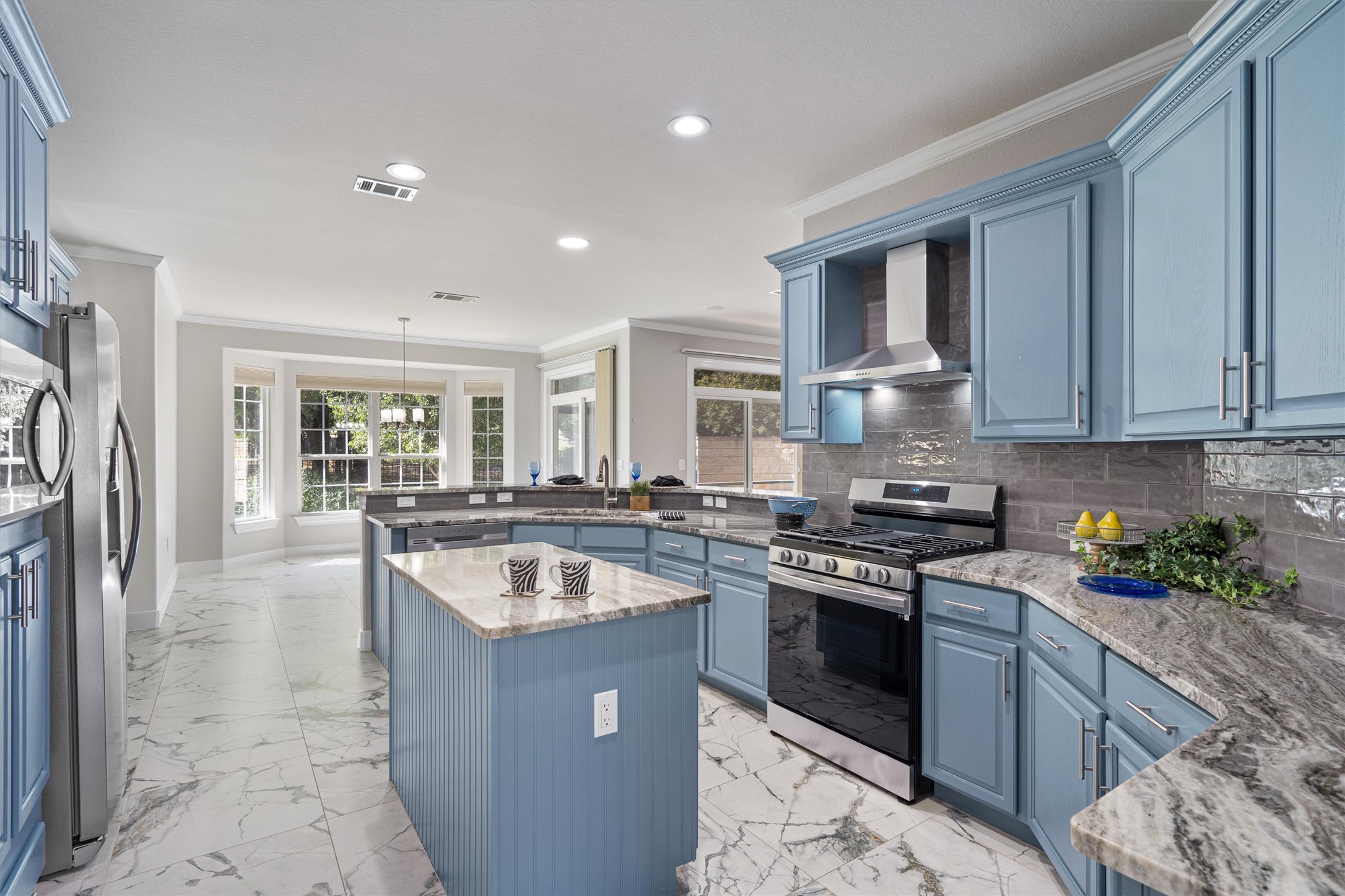 302 Armstrong Dr — photo