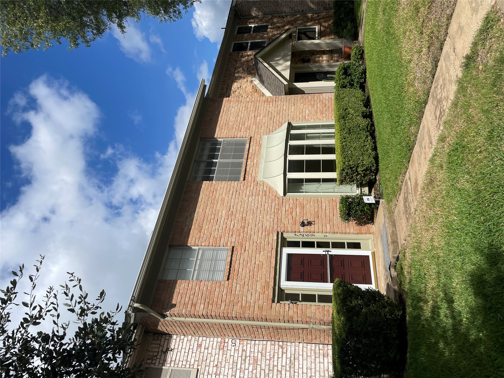 7269 Creekside Dr — photo