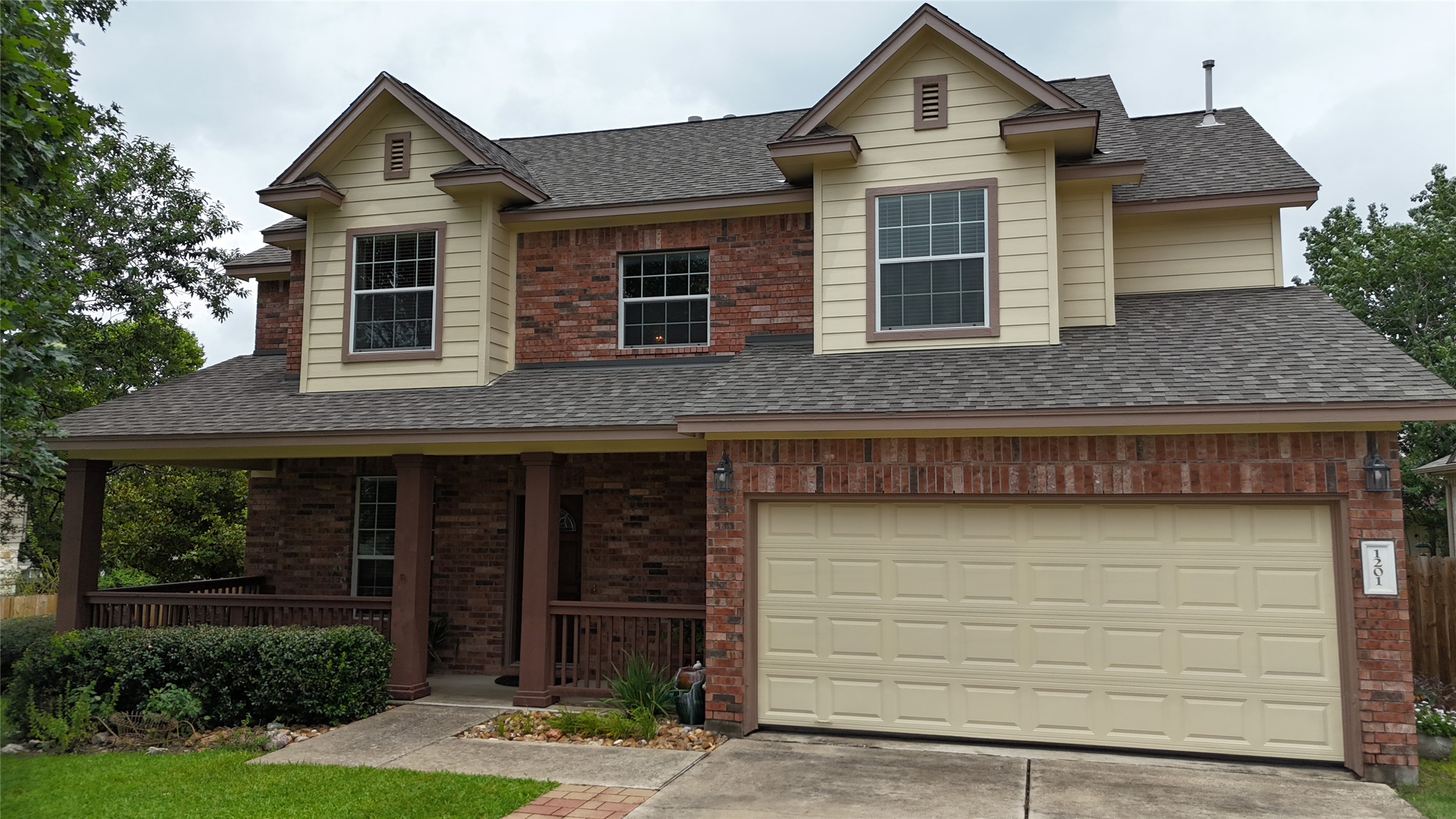 1201 Drake CV — photo