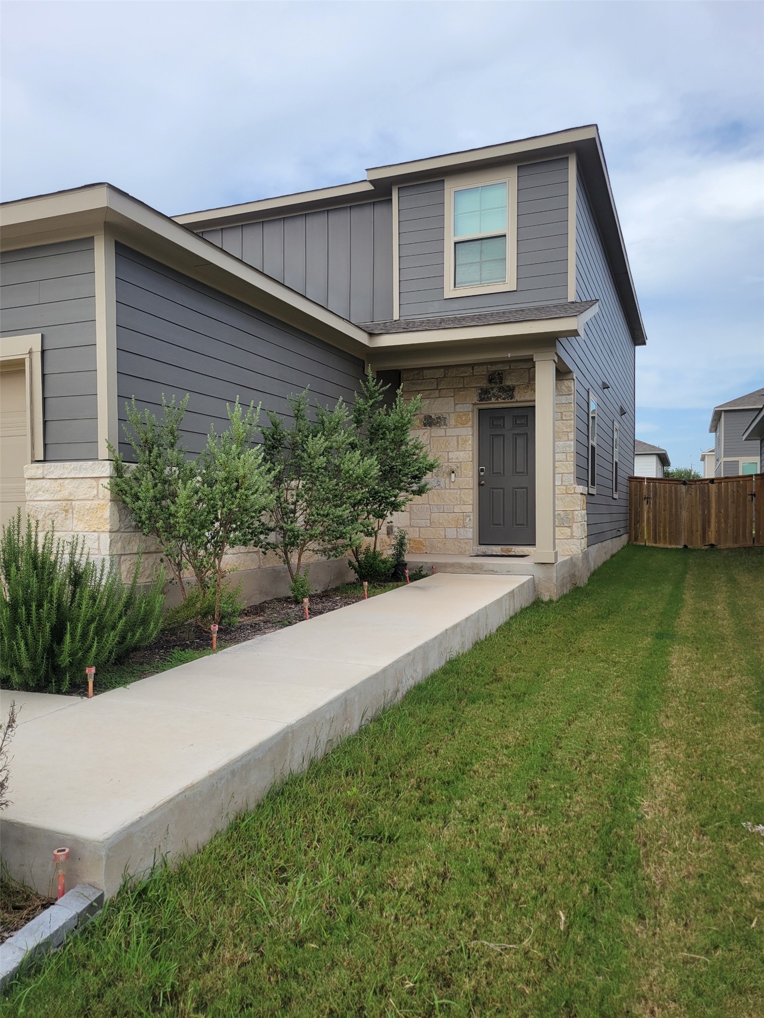 136 Eagles Dare Lane, Jarrell, TX 76537 — photo 2