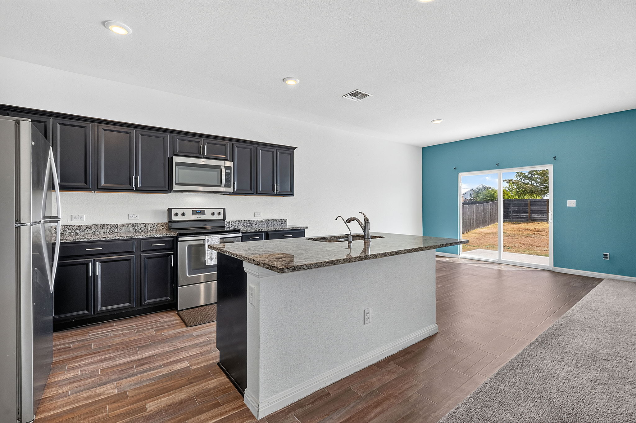 13513 Robert Wagner Bnd — photo