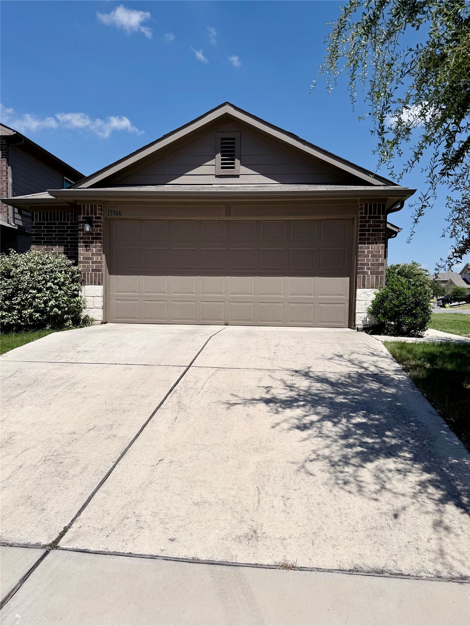 13940 Heywood Dr — photo