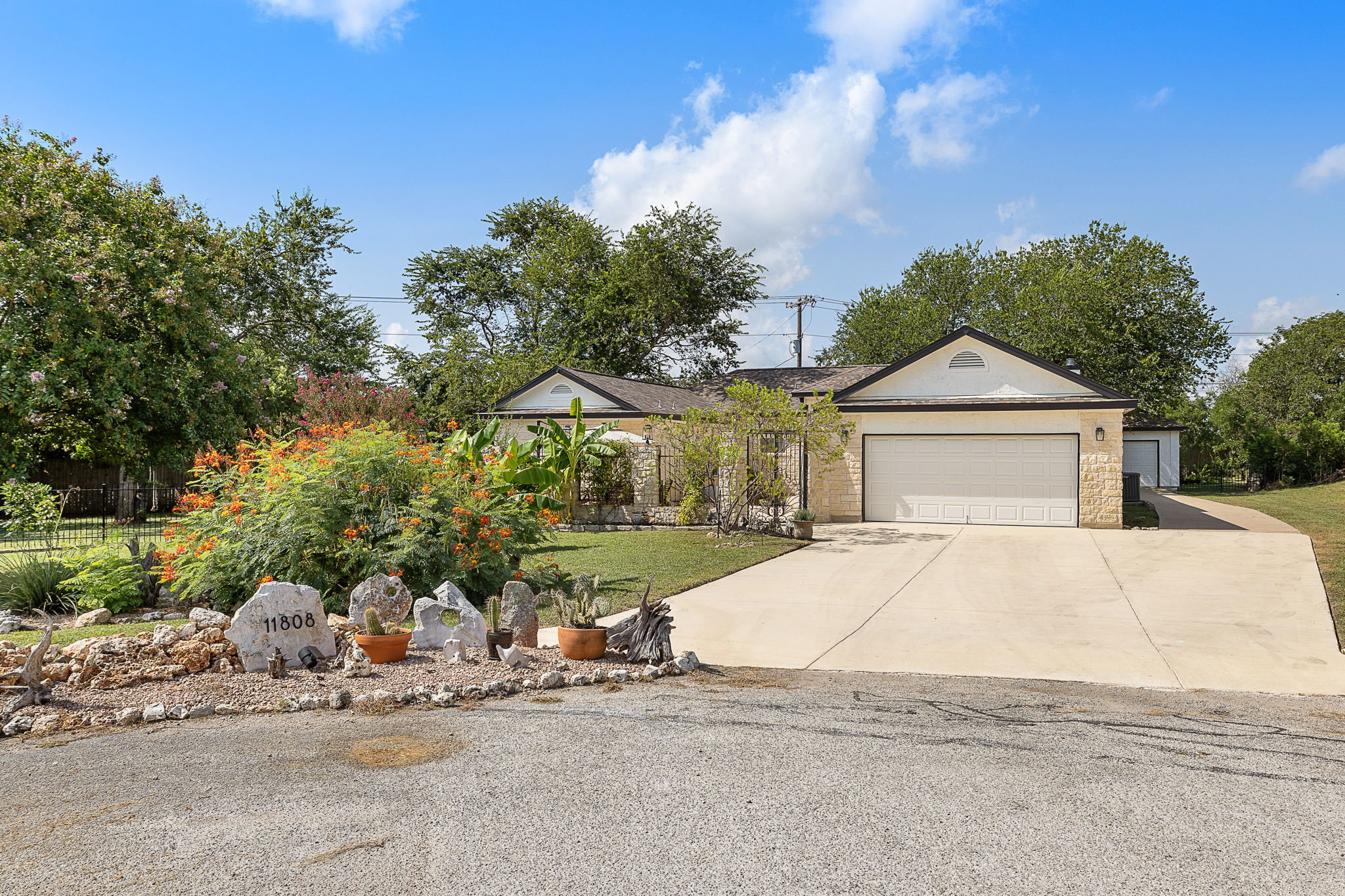 11808 Arnold Ln — photo