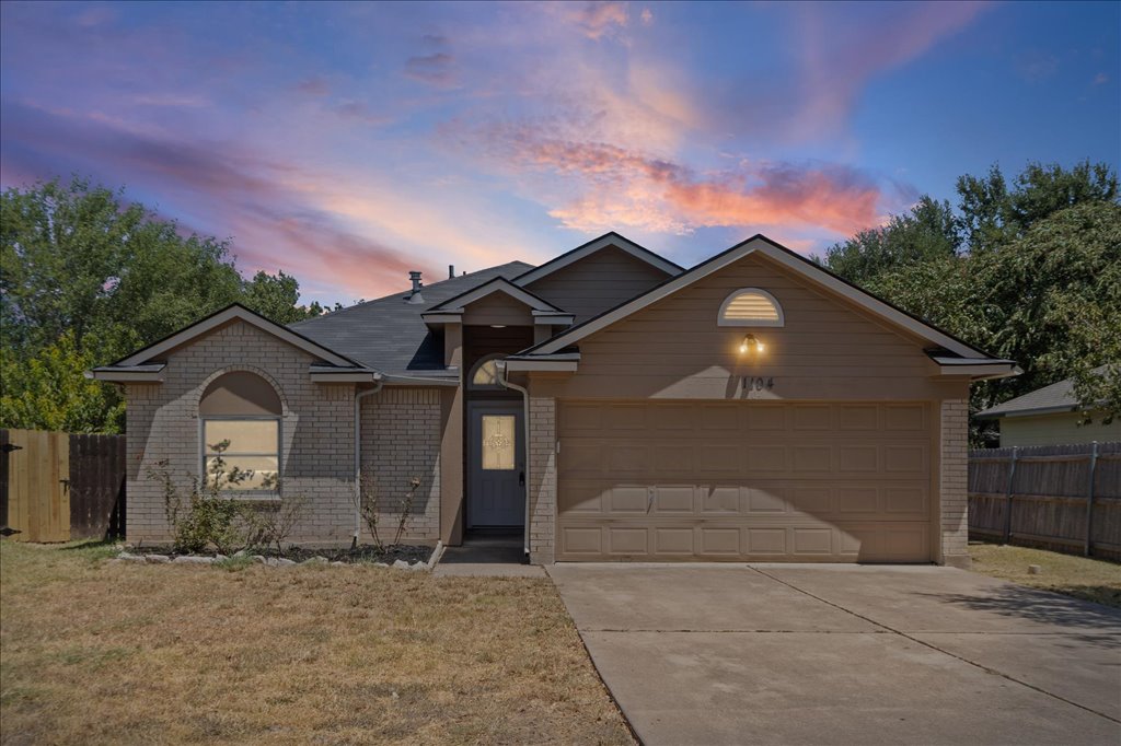 1104 Winecup Ct — photo