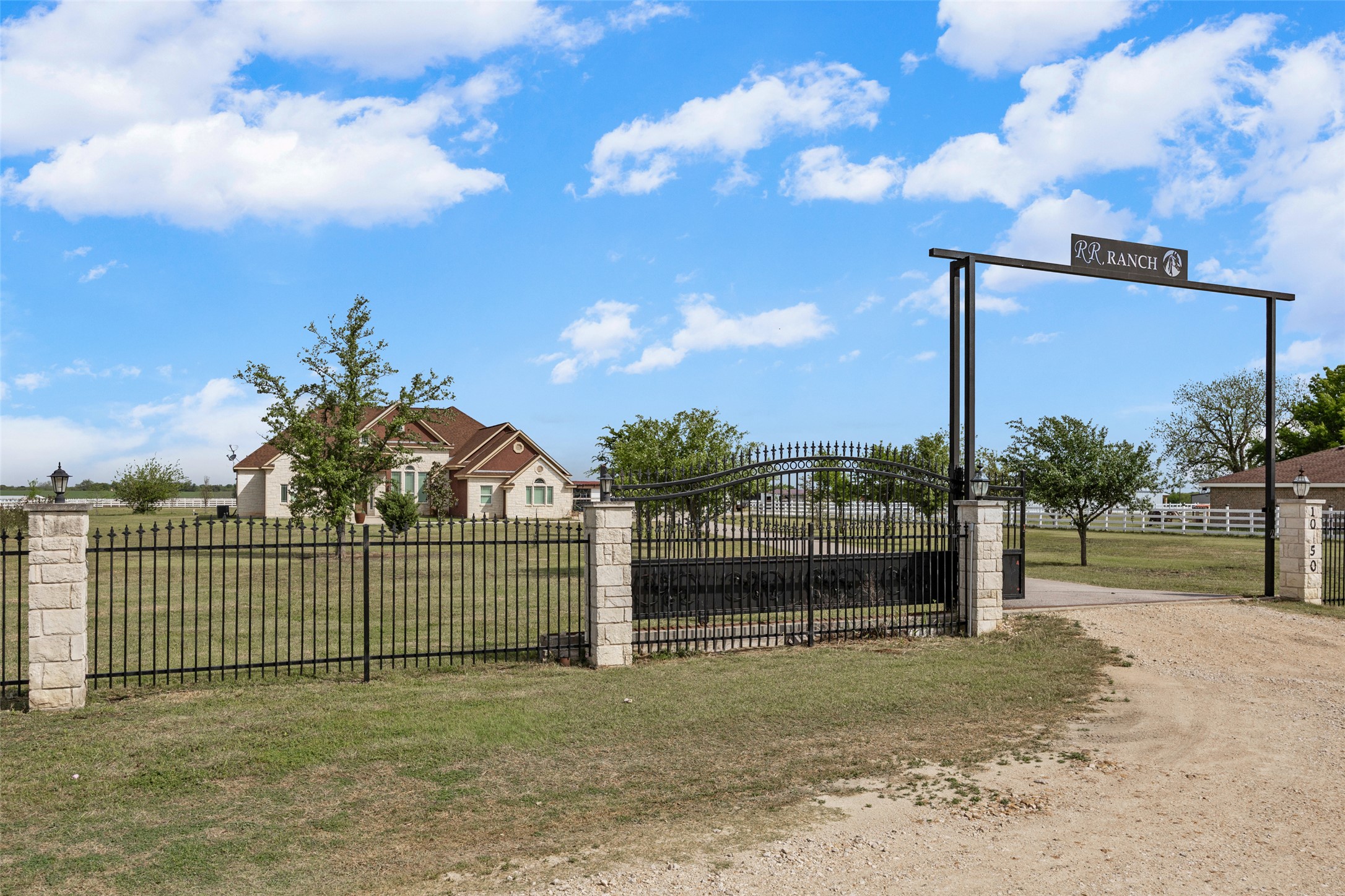 1050 FM 619 Rd — photo