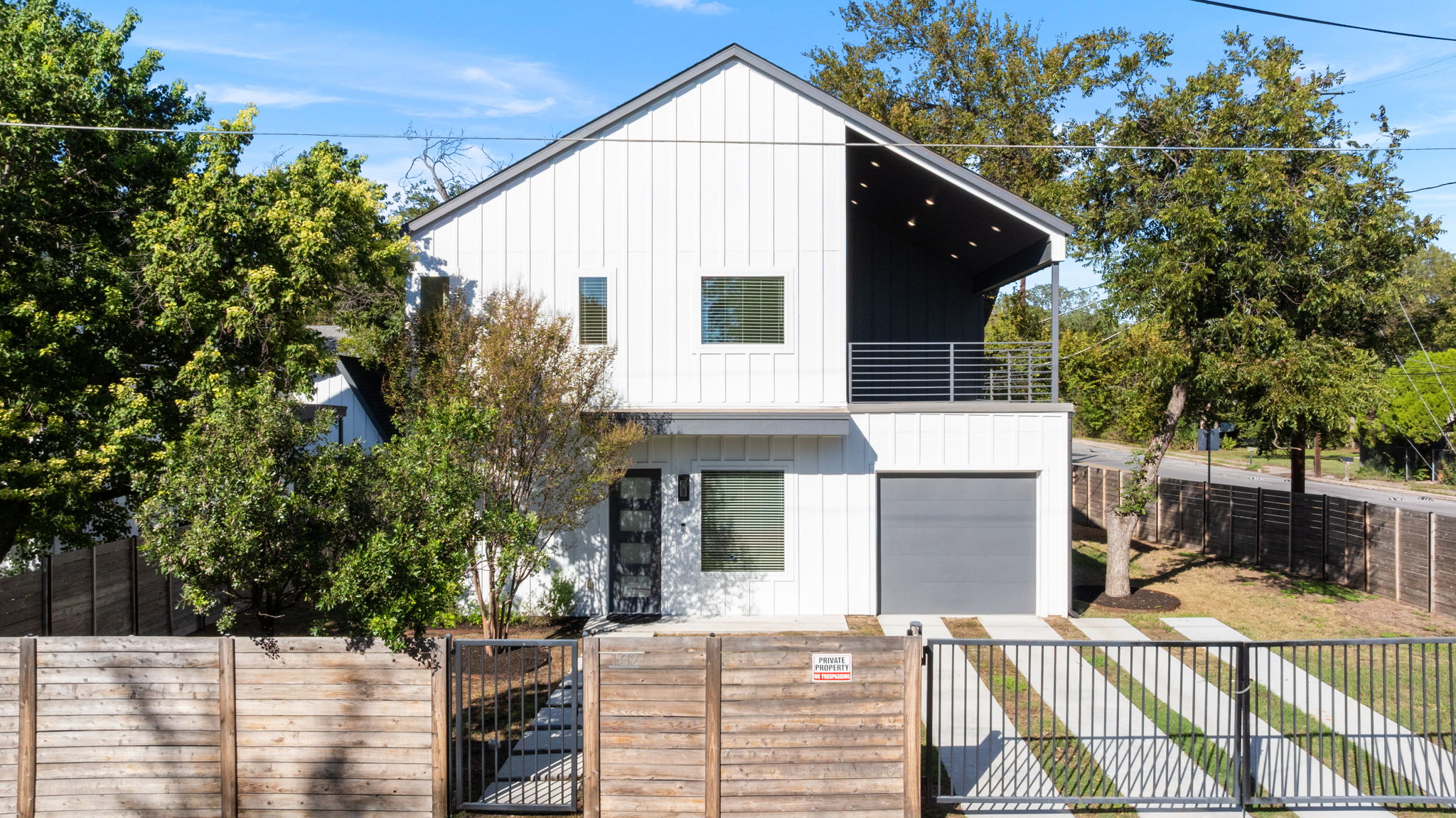 102 W Fawnridge Dr — photo