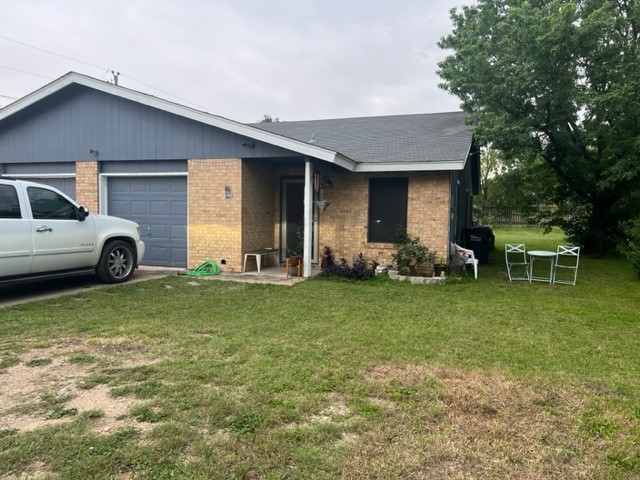201 W Goforth Rd — photo