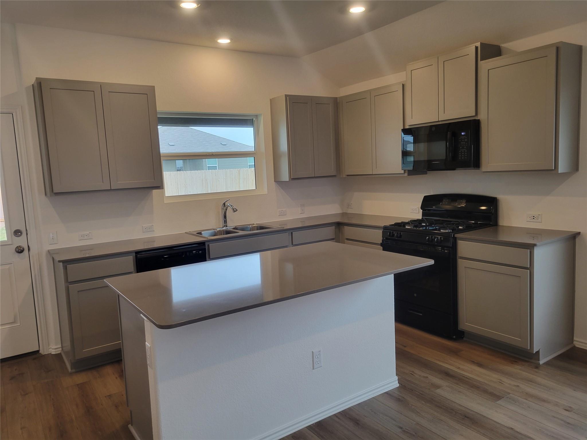 Home in Hutto, TX 78634 — photo 3