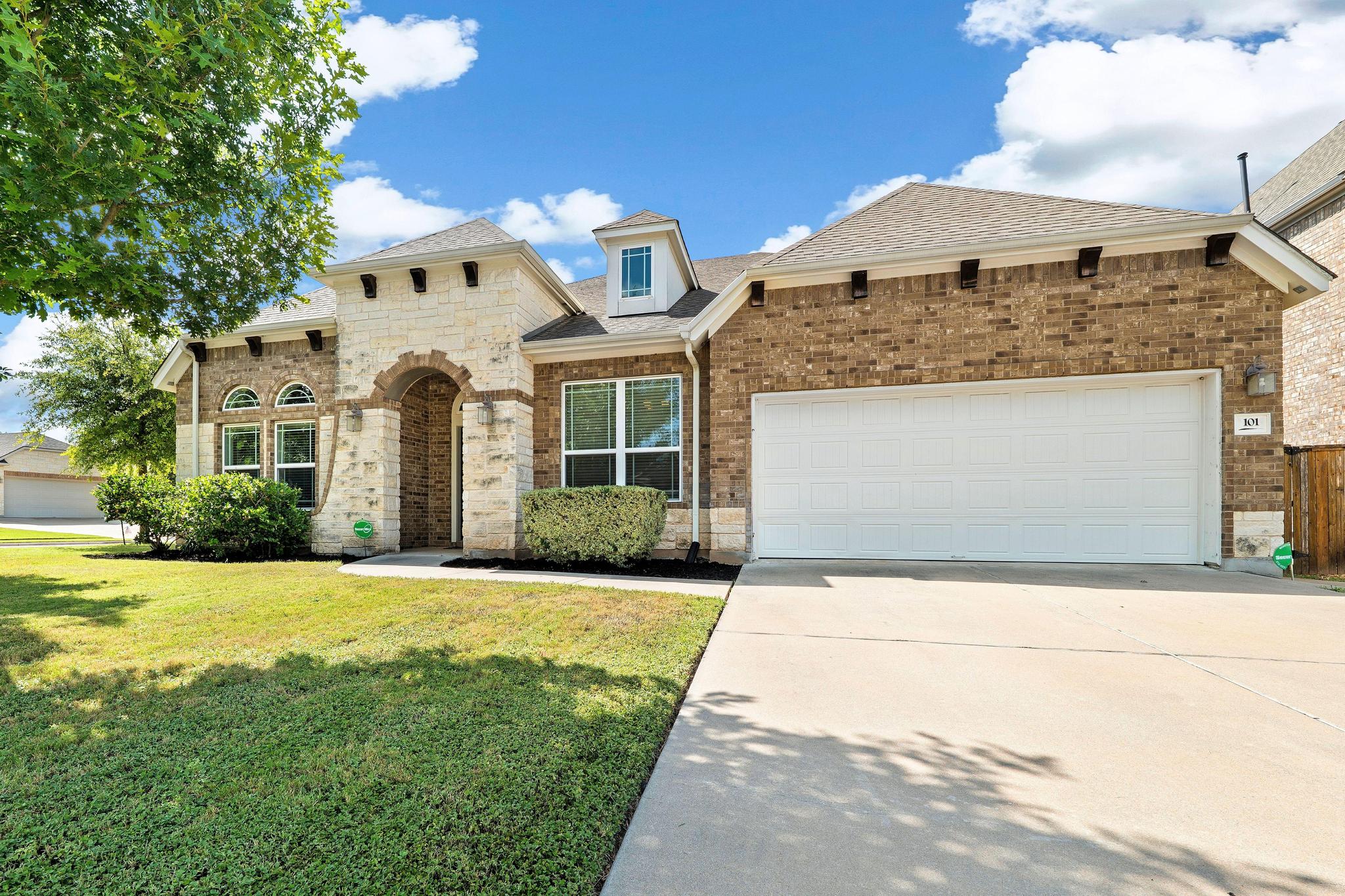 101 Canyon Lake Ln — photo
