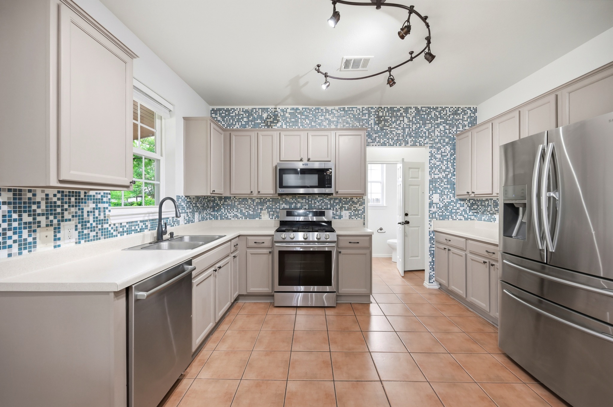 1136 Beechwood Dr — photo