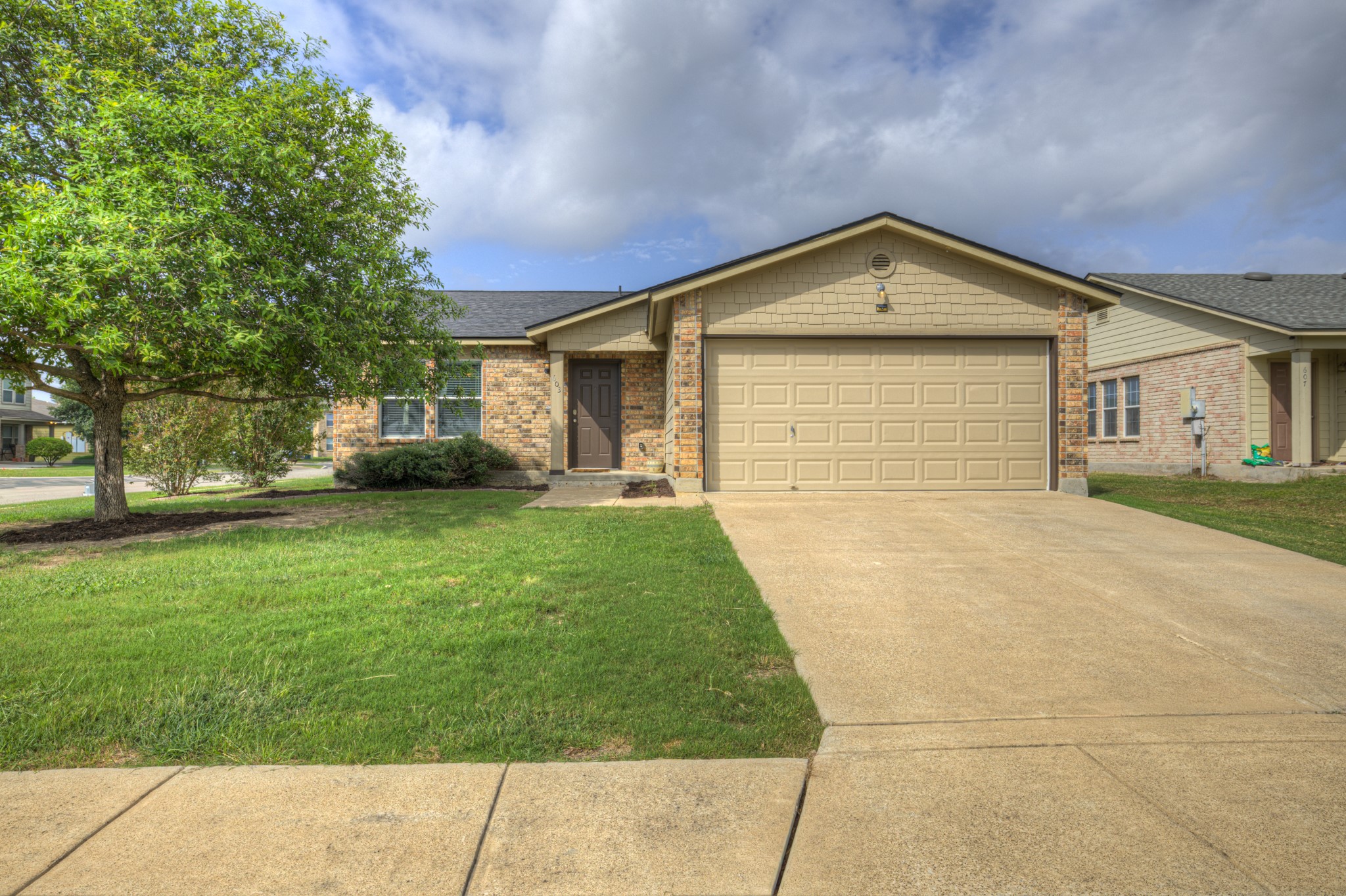 603 NW Crossing Dr — photo