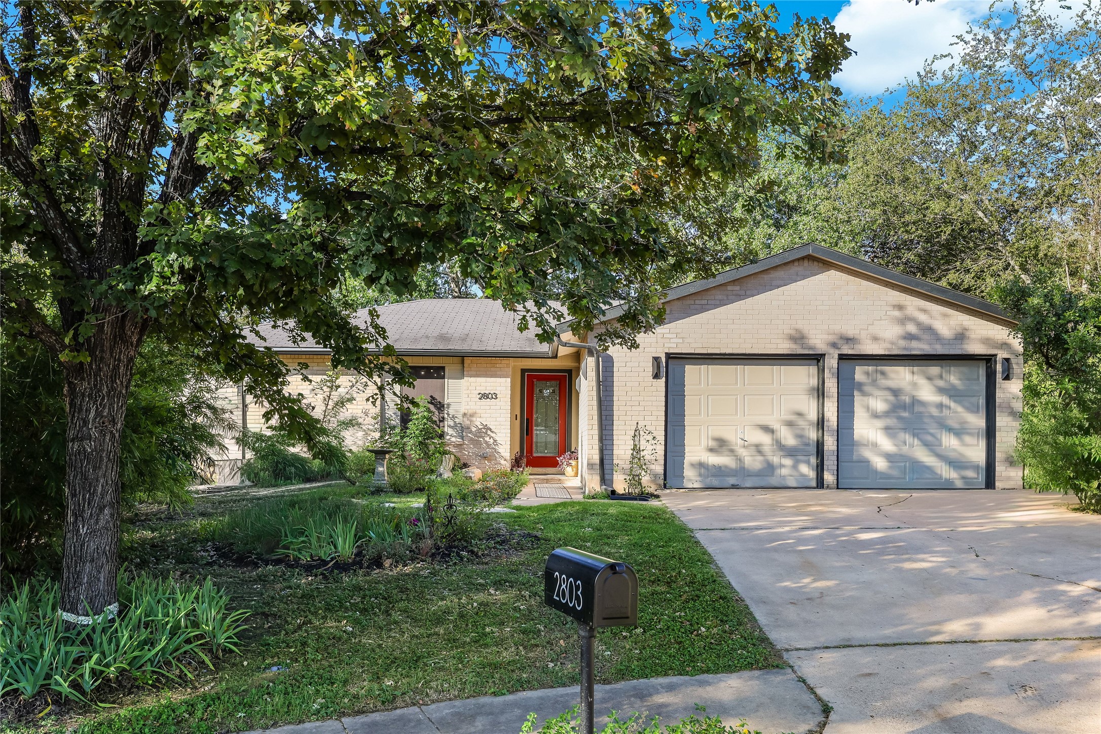 2803 Leeds CV — photo