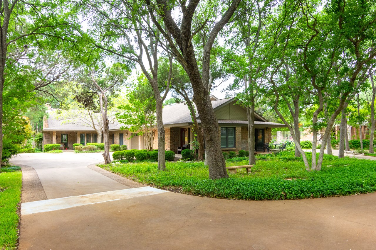 1404 Pearl CV — photo