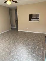 139 Elm Dr 206 — photo