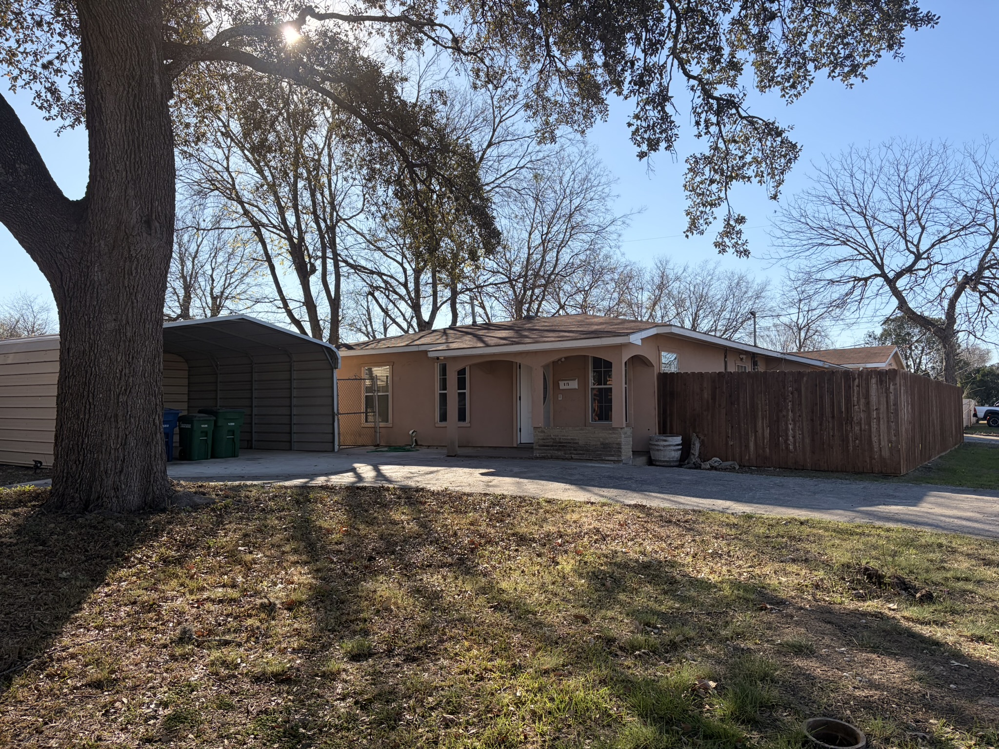 819 Rosehill Dr — photo