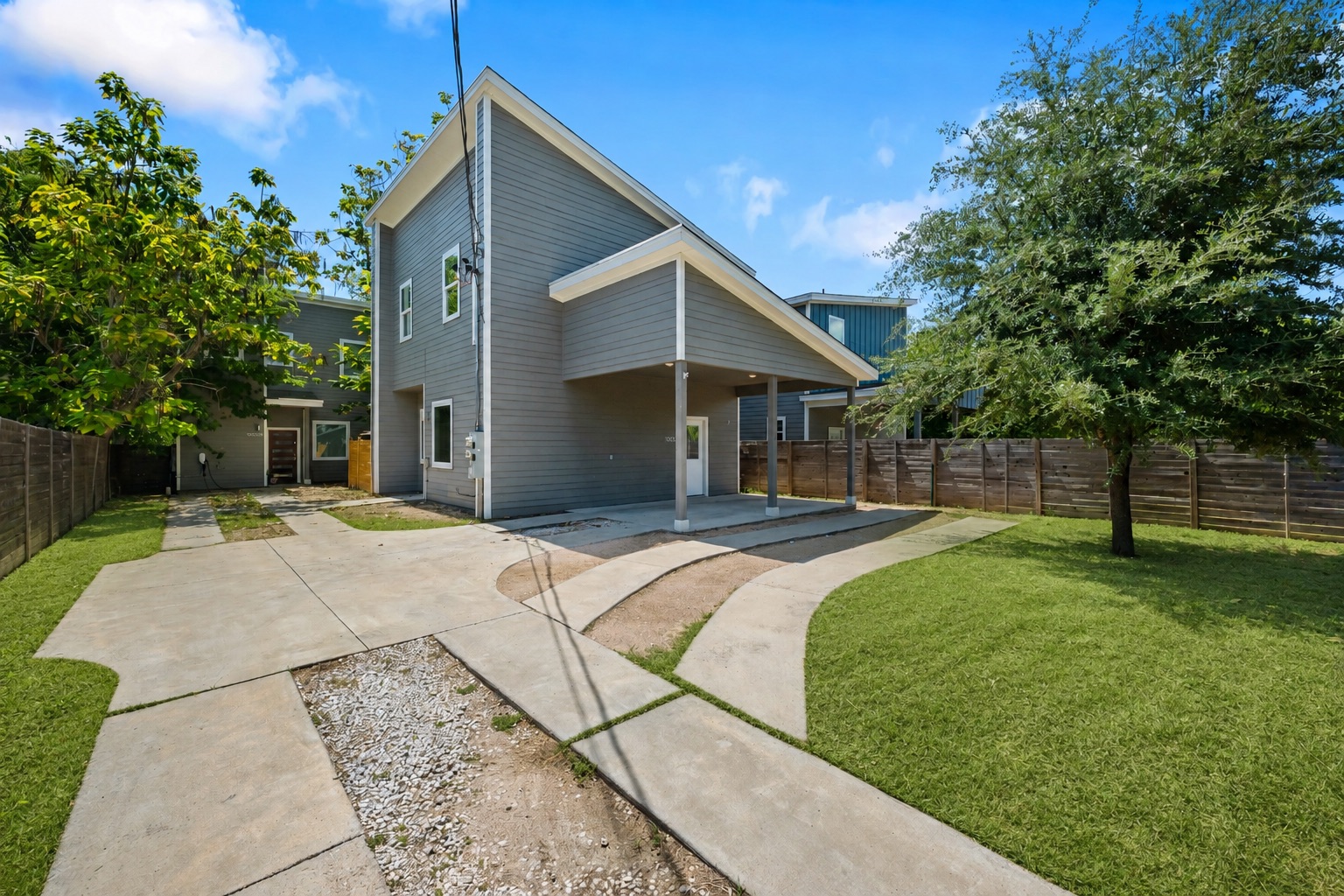 1003 Valdez St a — photo