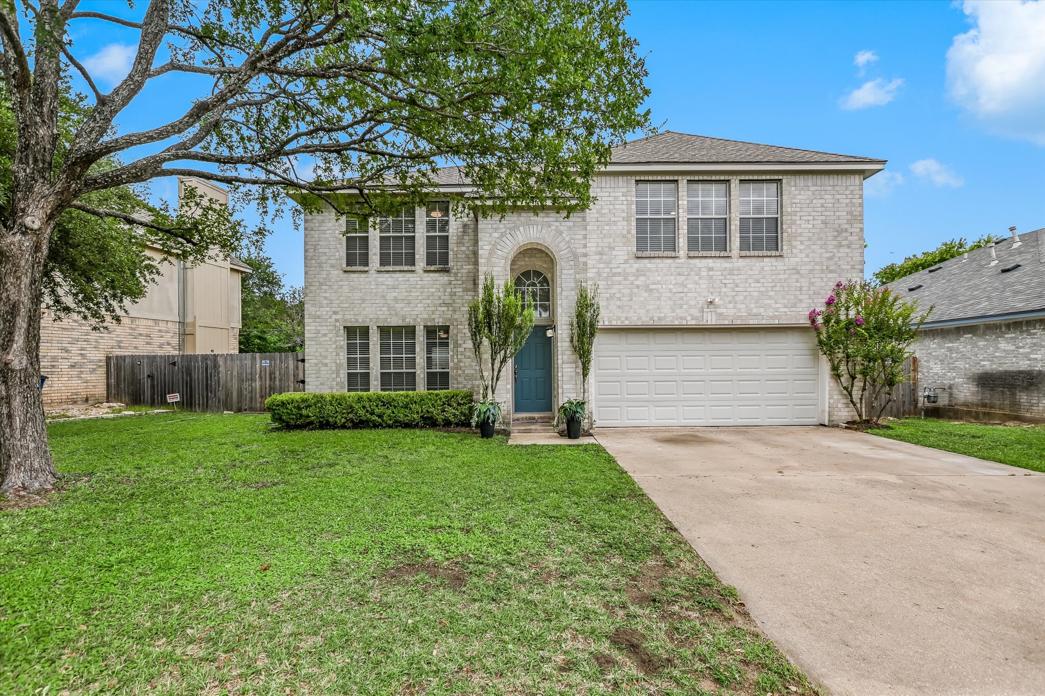 903 Creekmont Dr — photo
