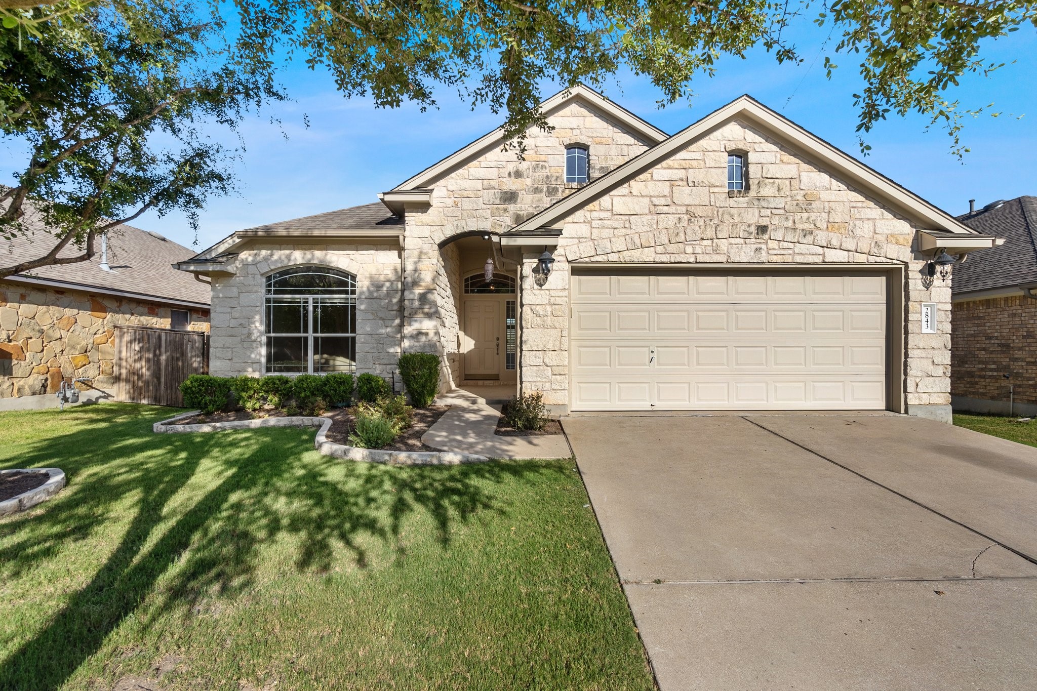 2843 Angelina Dr — photo