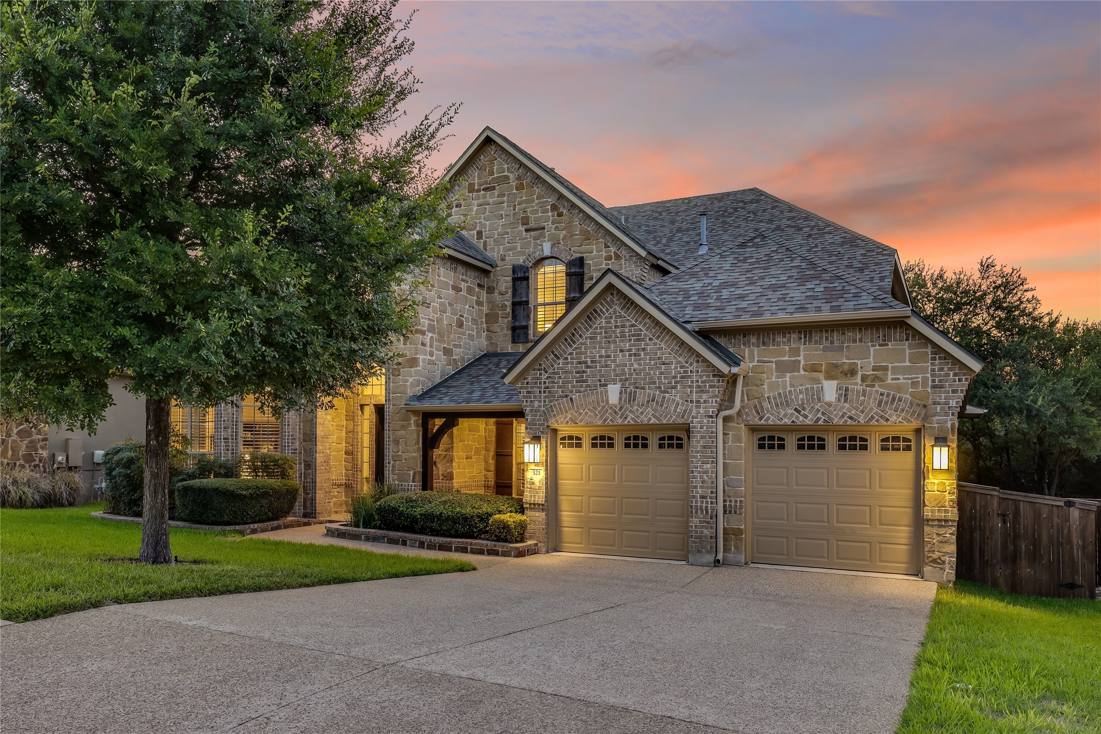 321 Angus Dr — photo