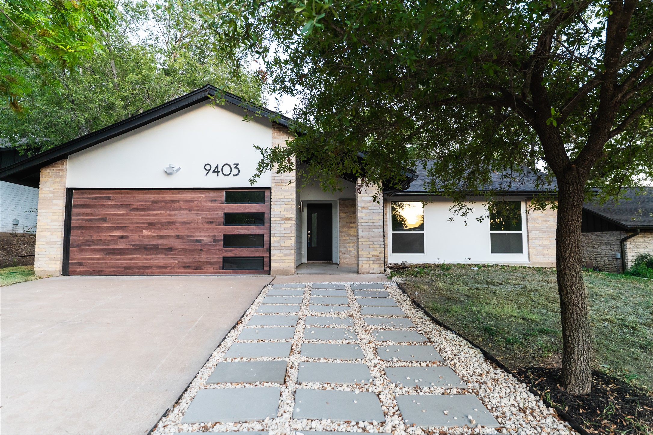 9403 Hunters Trce E — photo