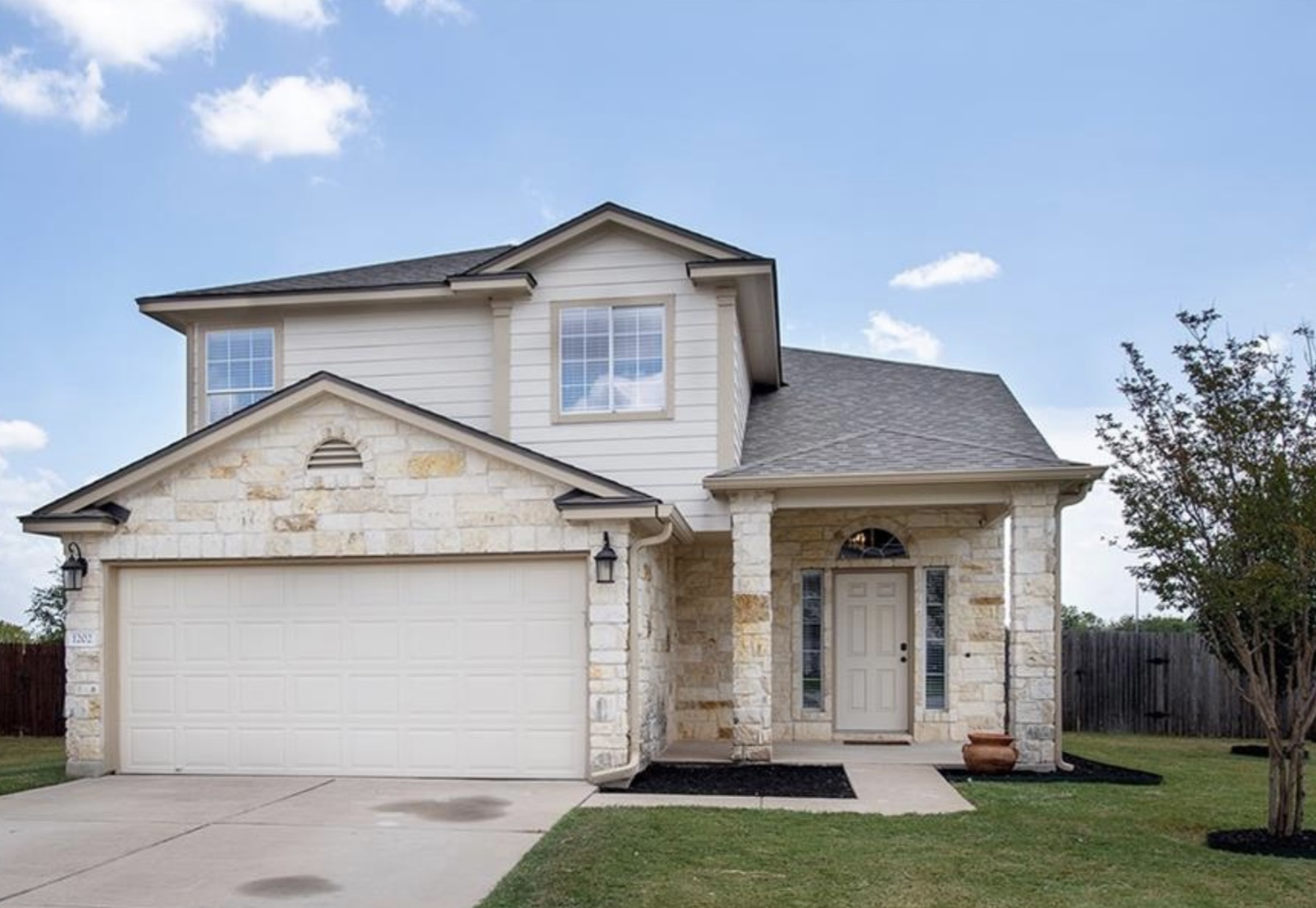 1202 Hensley Dr — photo