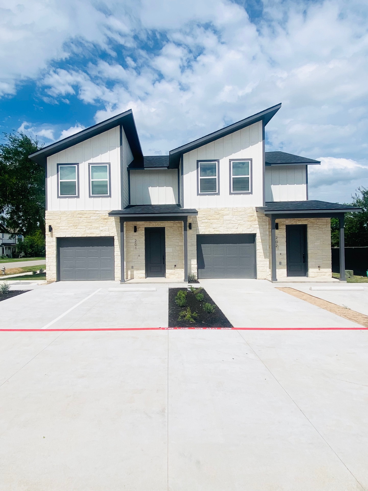 700 Horseshoe Dr 101 — photo
