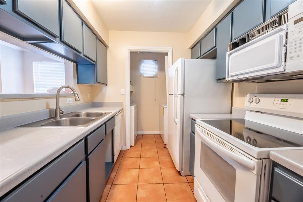 501 W 26th St Unit 323 — photo