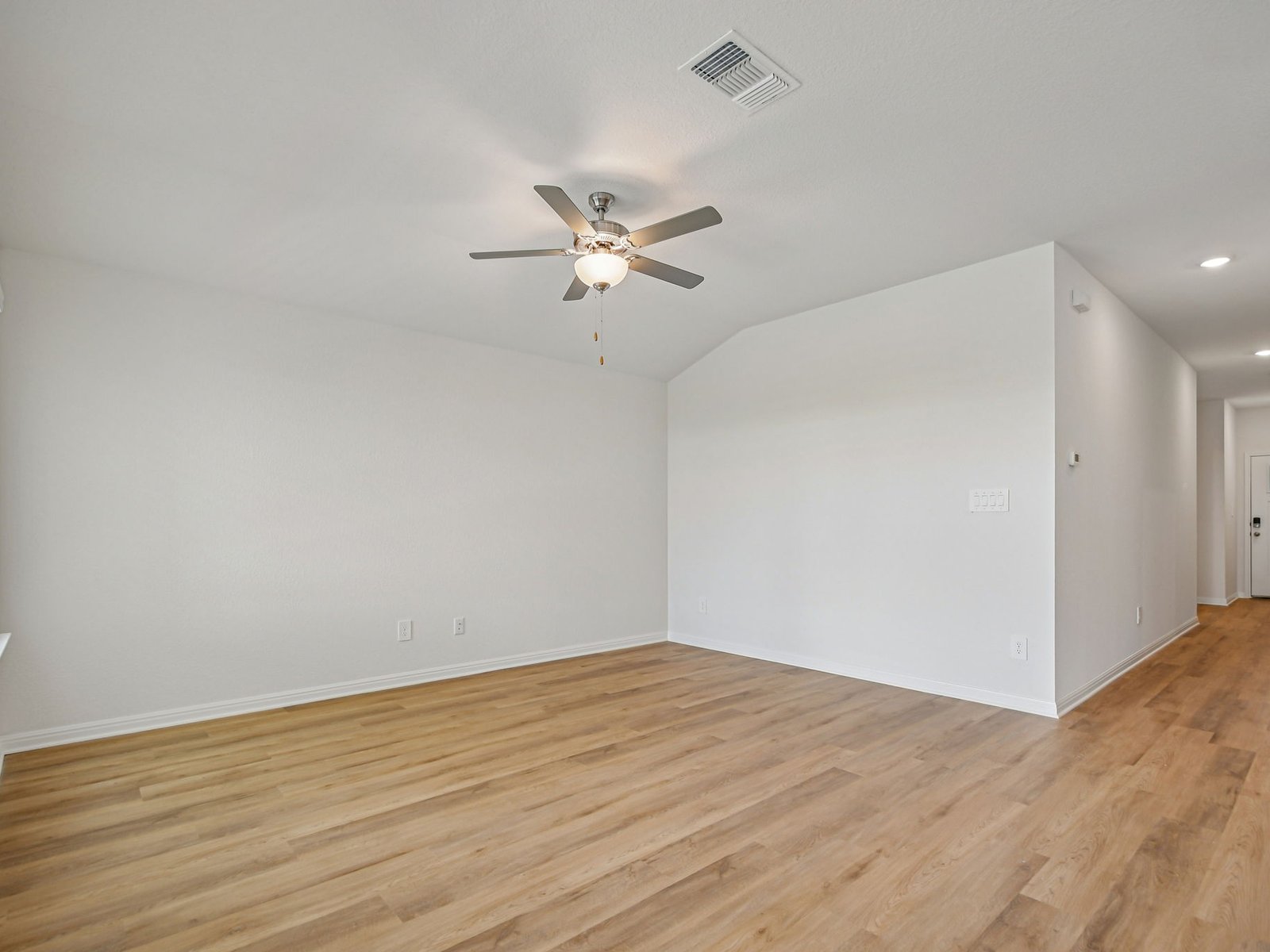 116 Sleep Hollow, Jarrell, TX 76537 — photo 2